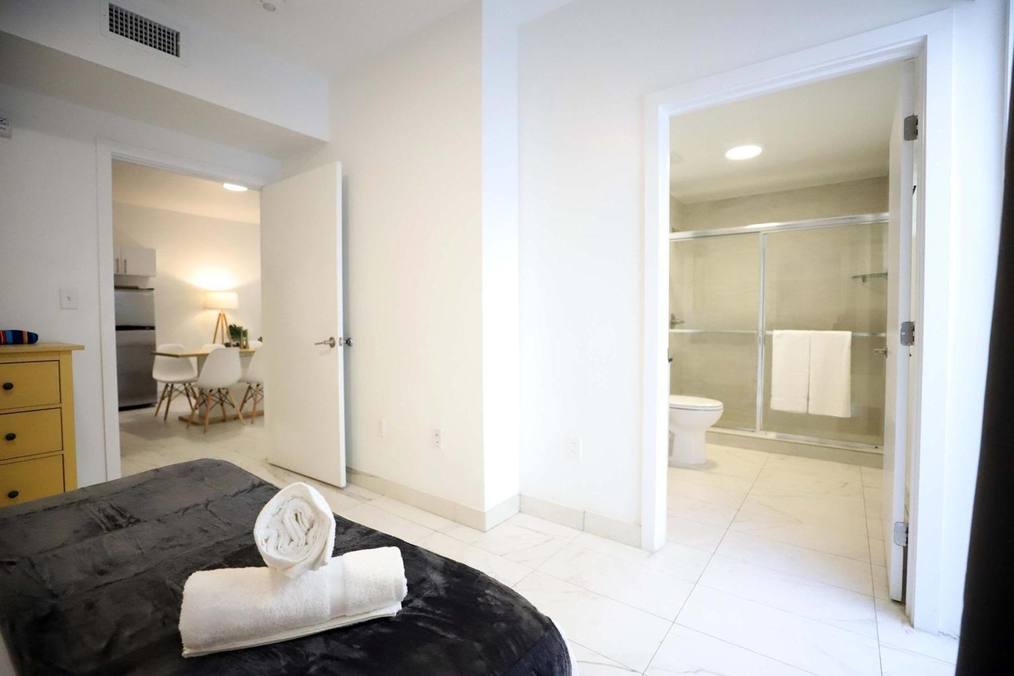 3 Bedroom 3 Bathroom Miami Beach Apartment With Free Parking Екстер'єр фото